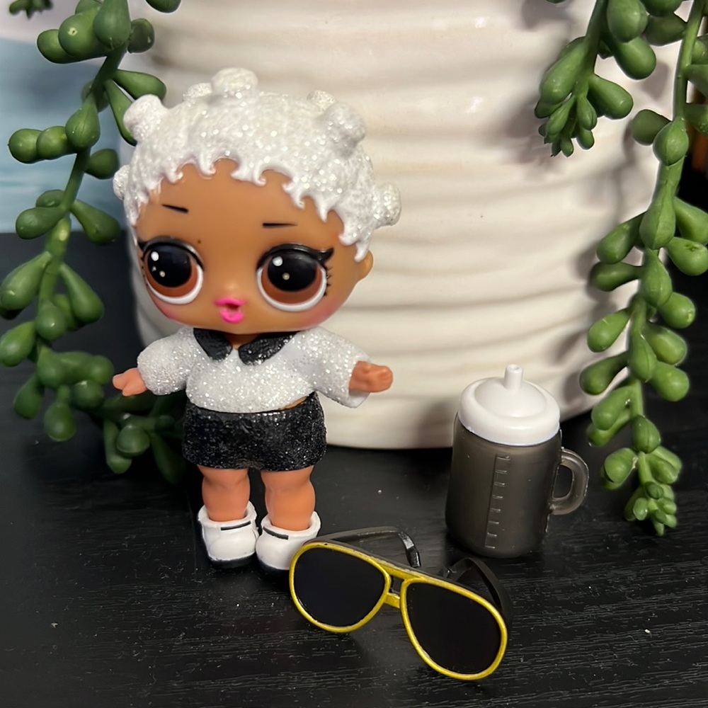 Cute! 🍭 LOL surprise Glam glitter series Fresh